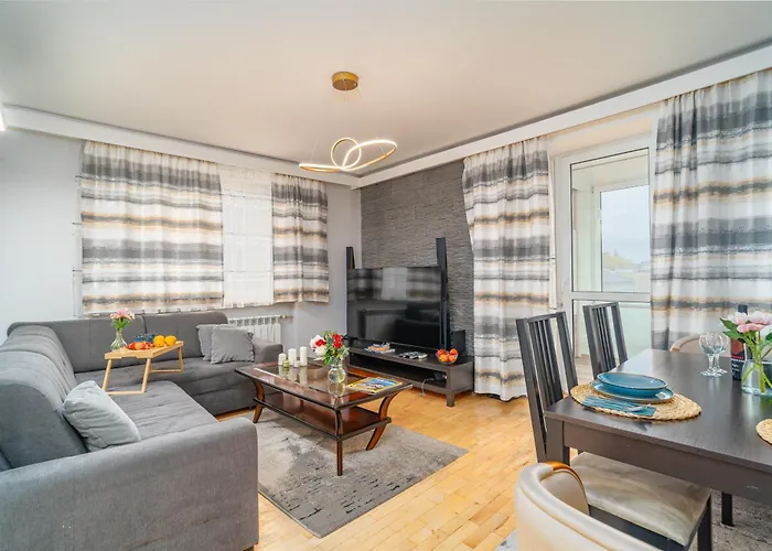 Penthouse In The Center - By Hosty